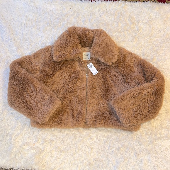 NWT Abercrombie & Fitch Drama Collar Faux Fur tan coat XL - Picture 4 of 13